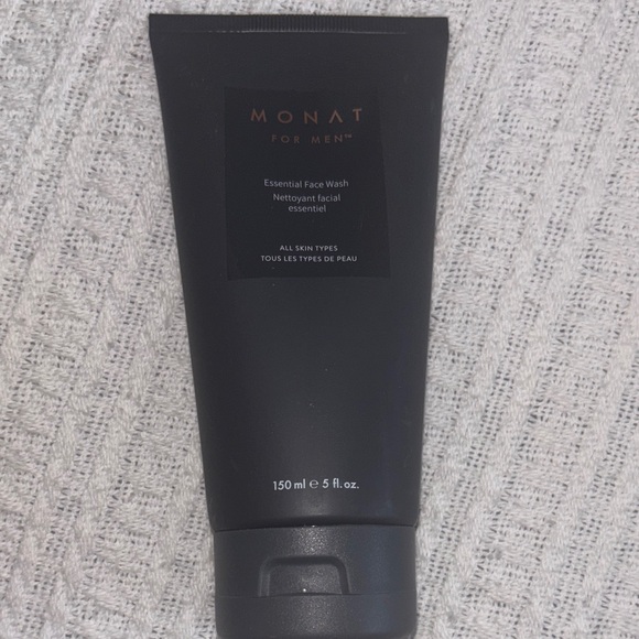 For Men Essential Face Wash - Picture 2 of 2